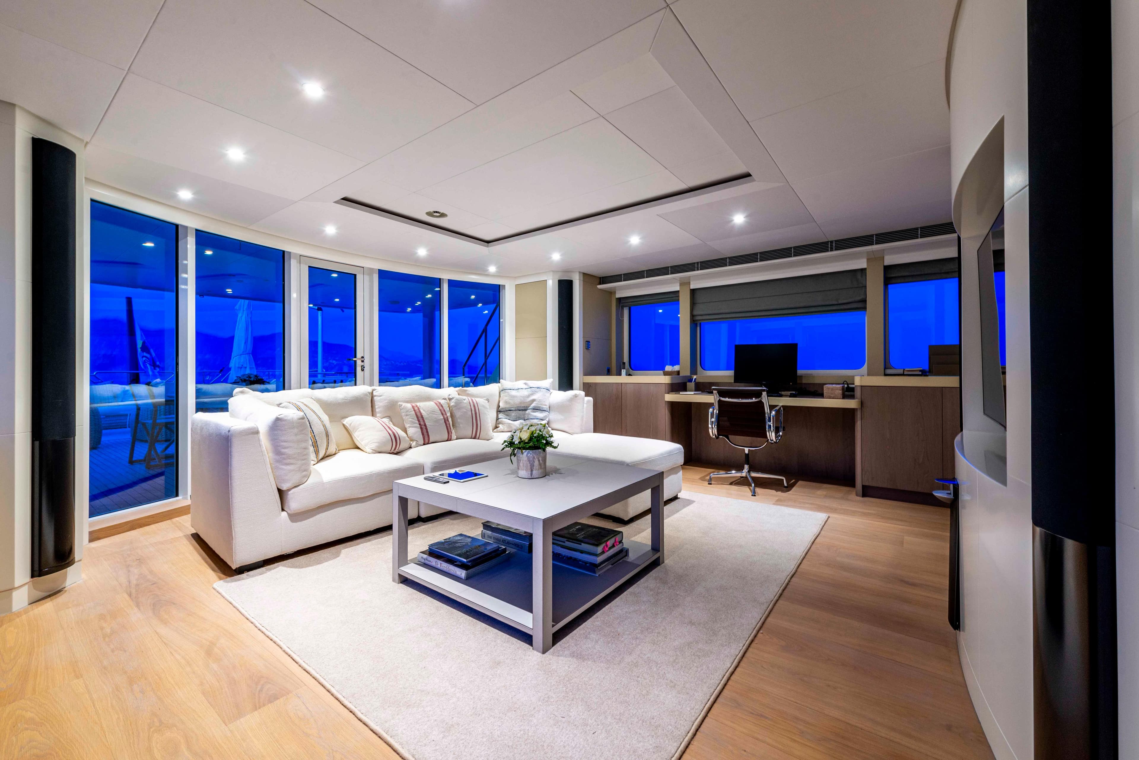 UNEXPECTED sky lounge with panoramic windows — a secluded retreat